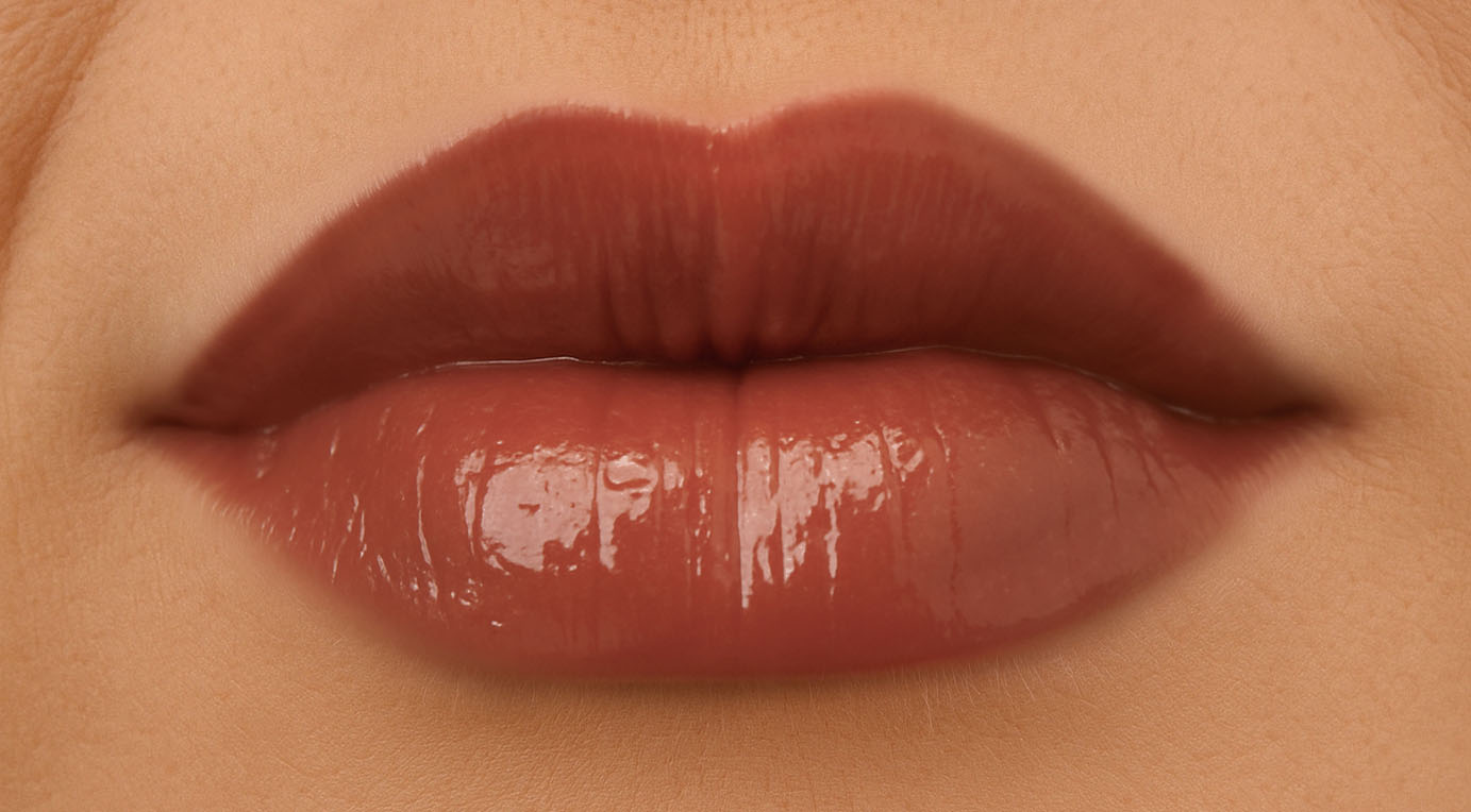 Lippen met Lipgloss Walnut Whisper