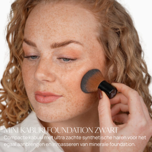 Alternative view of Mini Kabuki Foundation Zwart