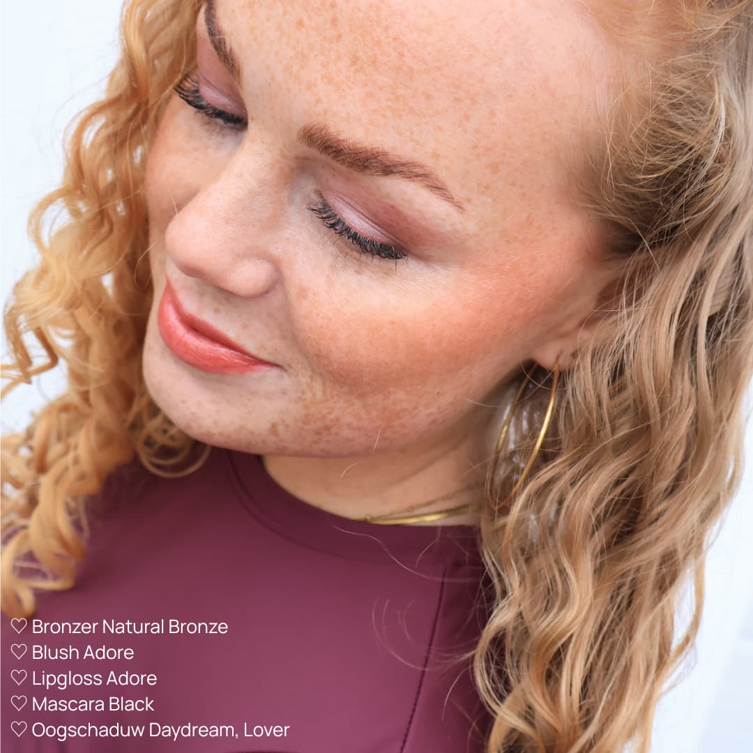 ♡ Bronzer Natural Tan ♡ Blush Adore ♡ Lipgloss Adore ♡ Mascara Black ♡ Oogschaduw Daydream,Lover (2)
